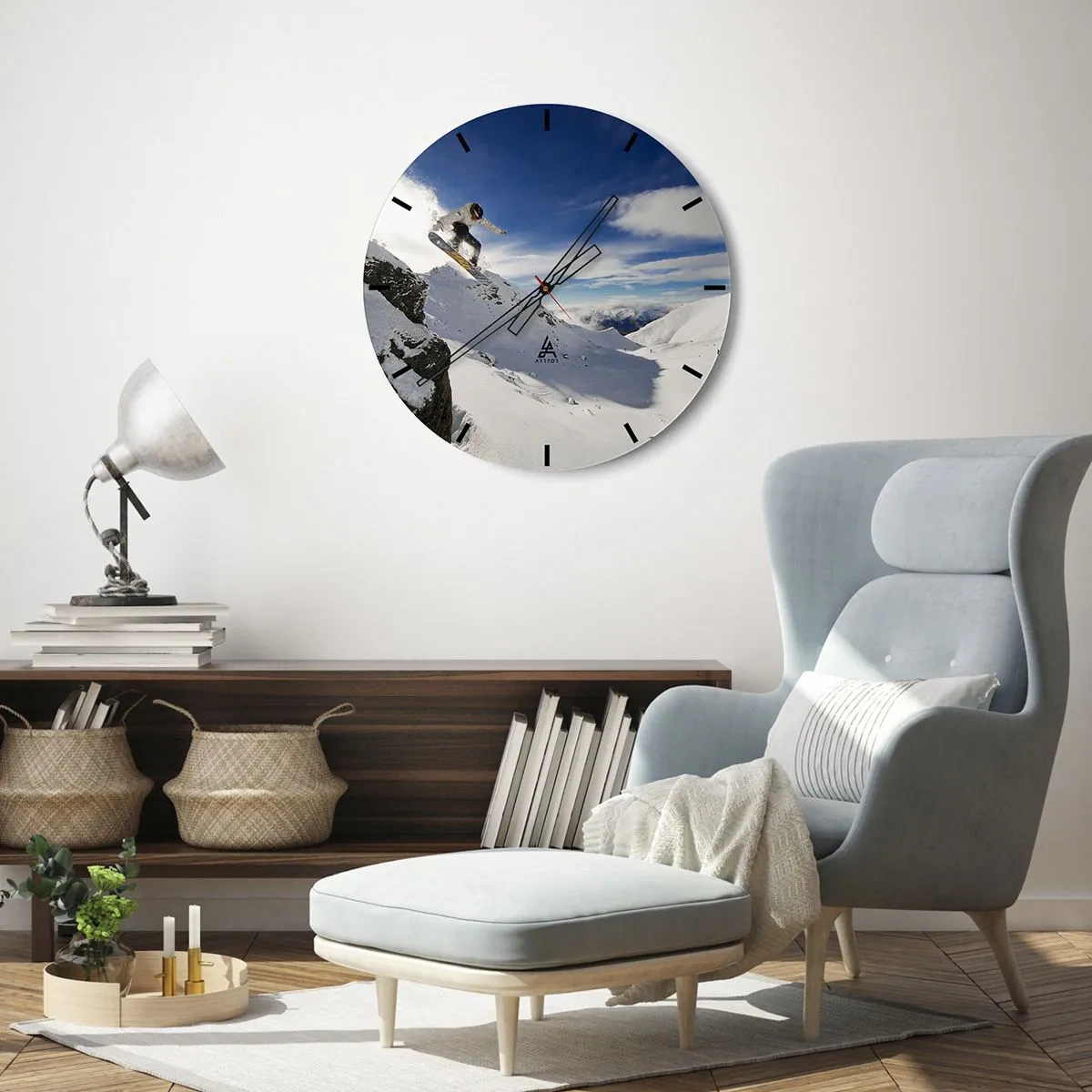 Nástenné hodiny - Snowboardista v akcii s horami v pozadí - 30x30cm - Sloboda bez hraníc - Moderná nástenná dekorácia do obývacej izby, kuchyne a spálne ARTTOR