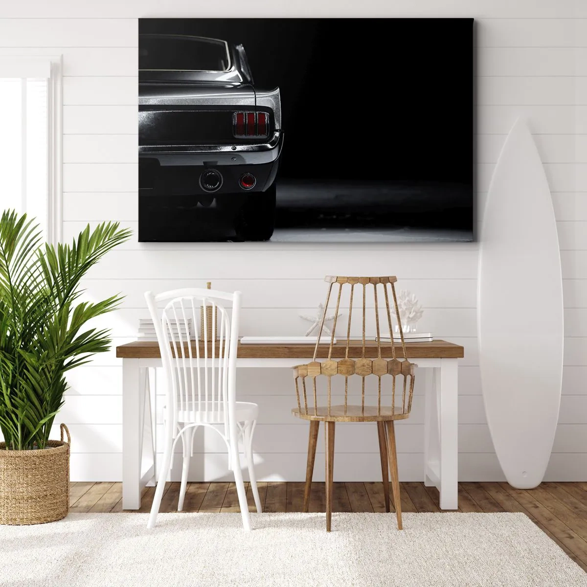 Obraz na plátne - Čiernobiely obrázok zadnej časti klasického auta na tmavom pozadí. - 70x50cm - Kúzlo klasiky - Moderná nástenná dekorácia do obývacej izby a spálne ARTTOR