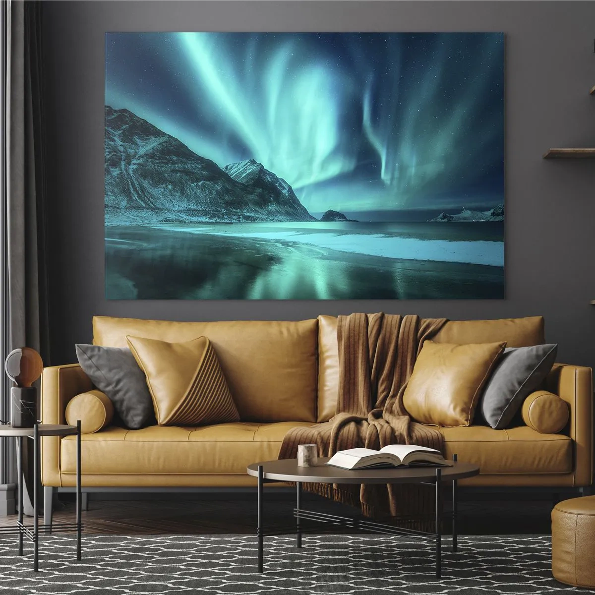 Obraz na skle - Polárna žiara nad horskou krajinou a zamrznutým morom - 70x50cm - Divy severu - Moderná nástenná dekorácia do obývacej izby a spálne ARTTOR
