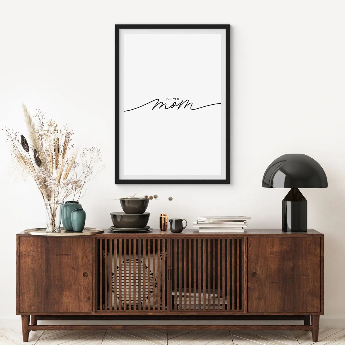 Plagát v čiernom ráme - Minimalistický nápis Ľúbim ťa, mama, v čiernych čiarach - 50x70cm - Veľké dojatie - Moderná nástenná dekorácia do obývacej izby a spálne ARTTOR