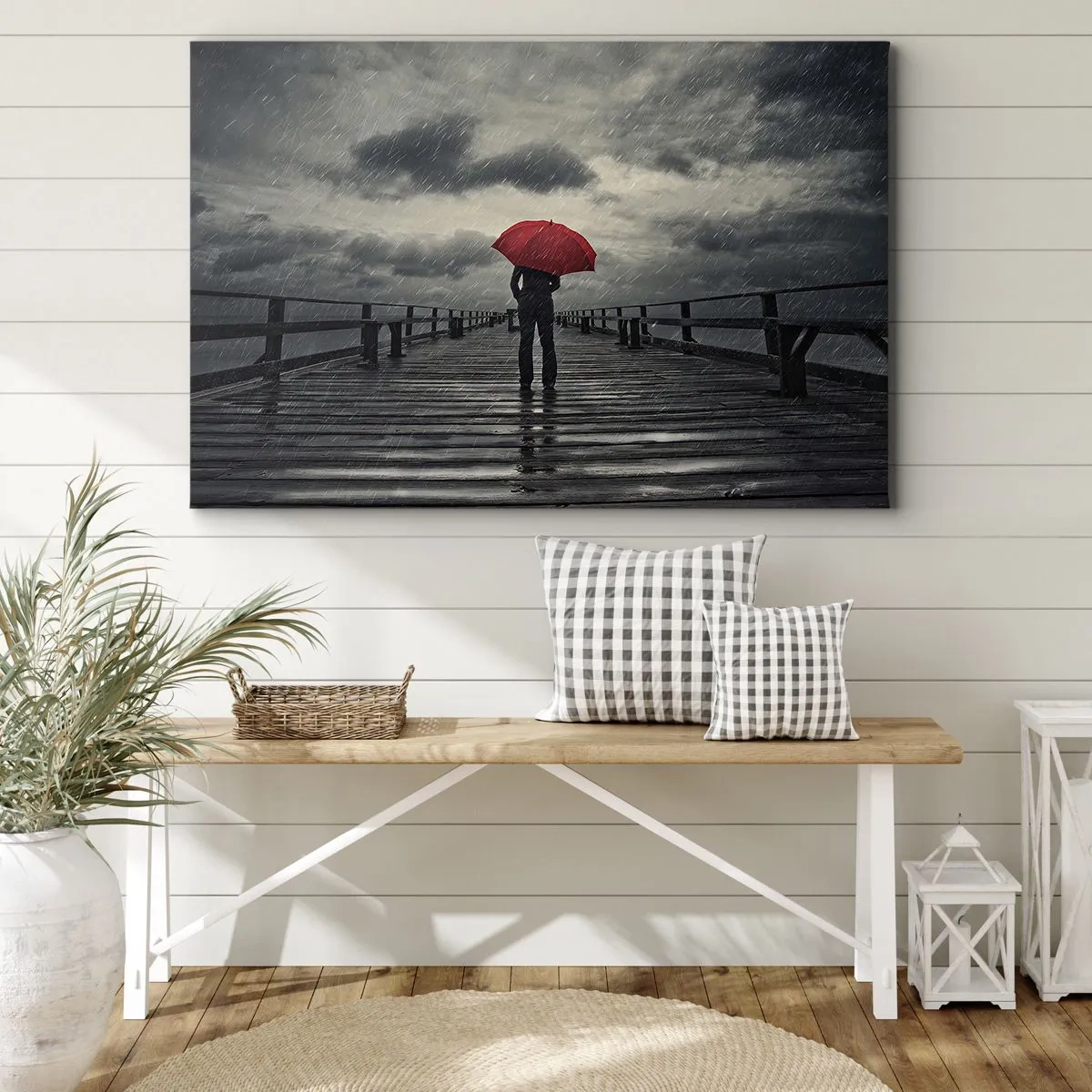 Obraz na plátne - Osoba s červeným dáždnikom na daždivom móle - 70x50cm - Nevadí, že prší - Moderná nástenná dekorácia do obývacej izby a spálne ARTTOR