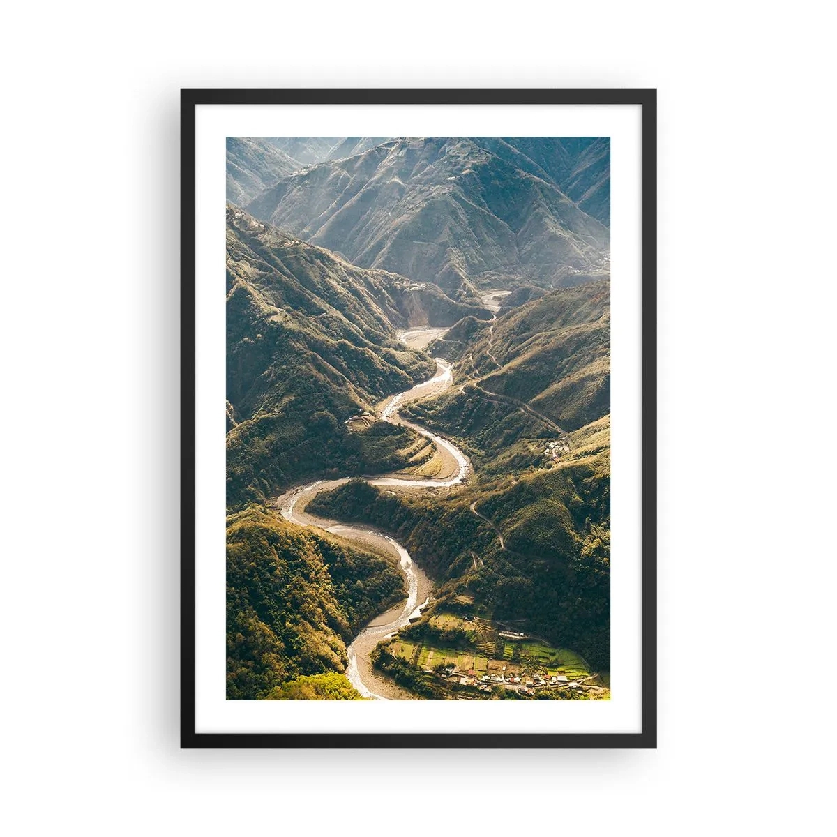 Plagát v čiernom ráme - Malebný výhľad na rieku vinúcu sa horskými údoliami - 50x70cm - Priamo zo srdca hôr - Moderná nástenná dekorácia do obývacej izby a spálne ARTTOR