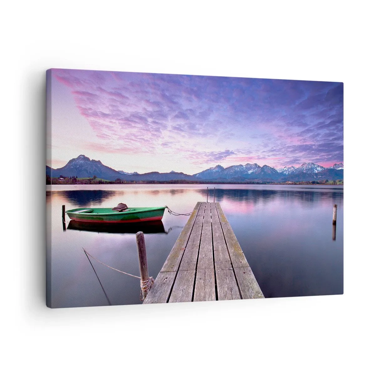 Obraz na plátne - Drevené mólo s loďkou na jazere obklopenom horami pri západe slnka - 70x50cm - Priateľské ticho - Moderná nástenná dekorácia do obývacej izby a spálne ARTTOR