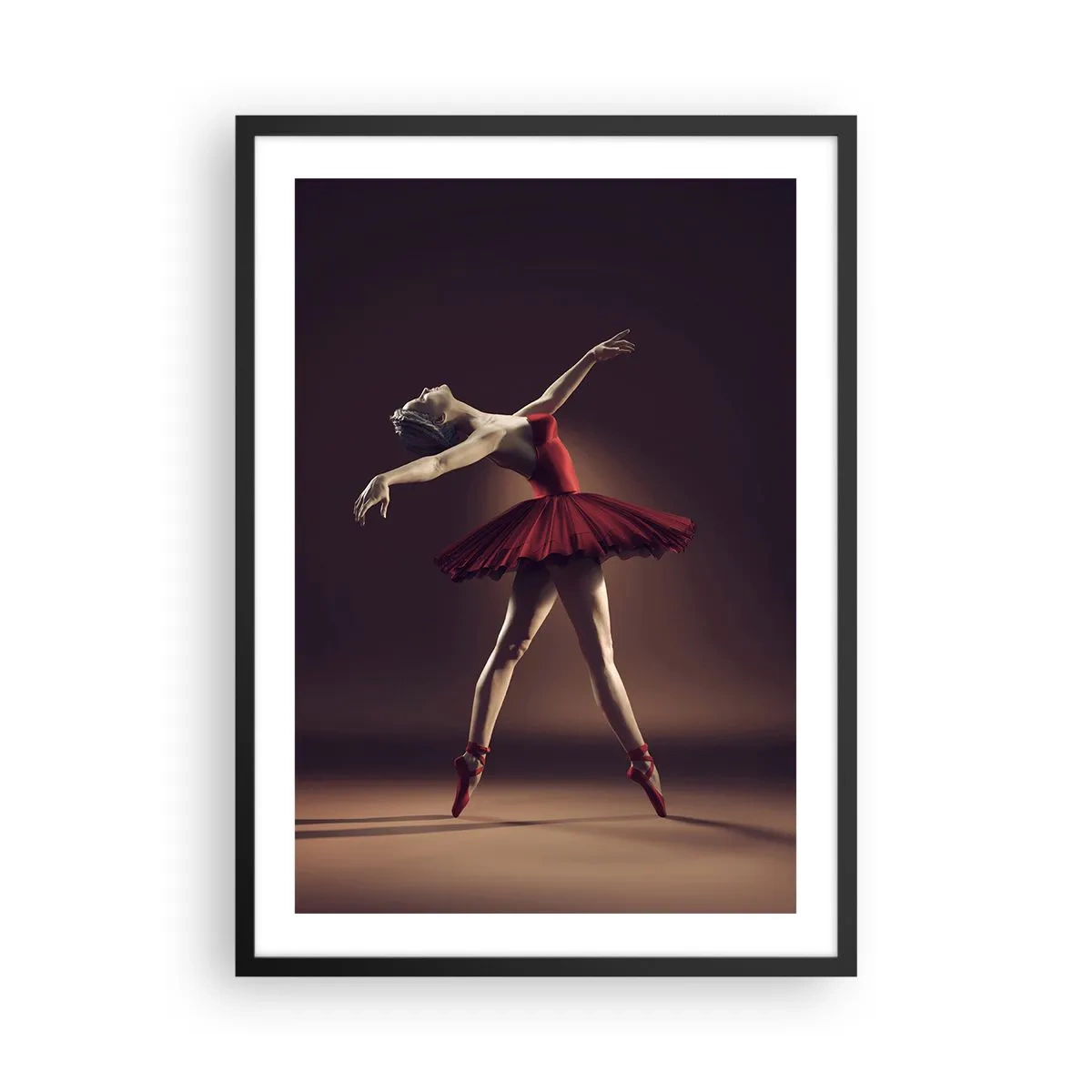 Plagát v čiernom ráme - Baletný tanečník v červených šatách na javisku - 50x70cm - Prima balerína - Moderná nástenná dekorácia do obývacej izby a spálne ARTTOR