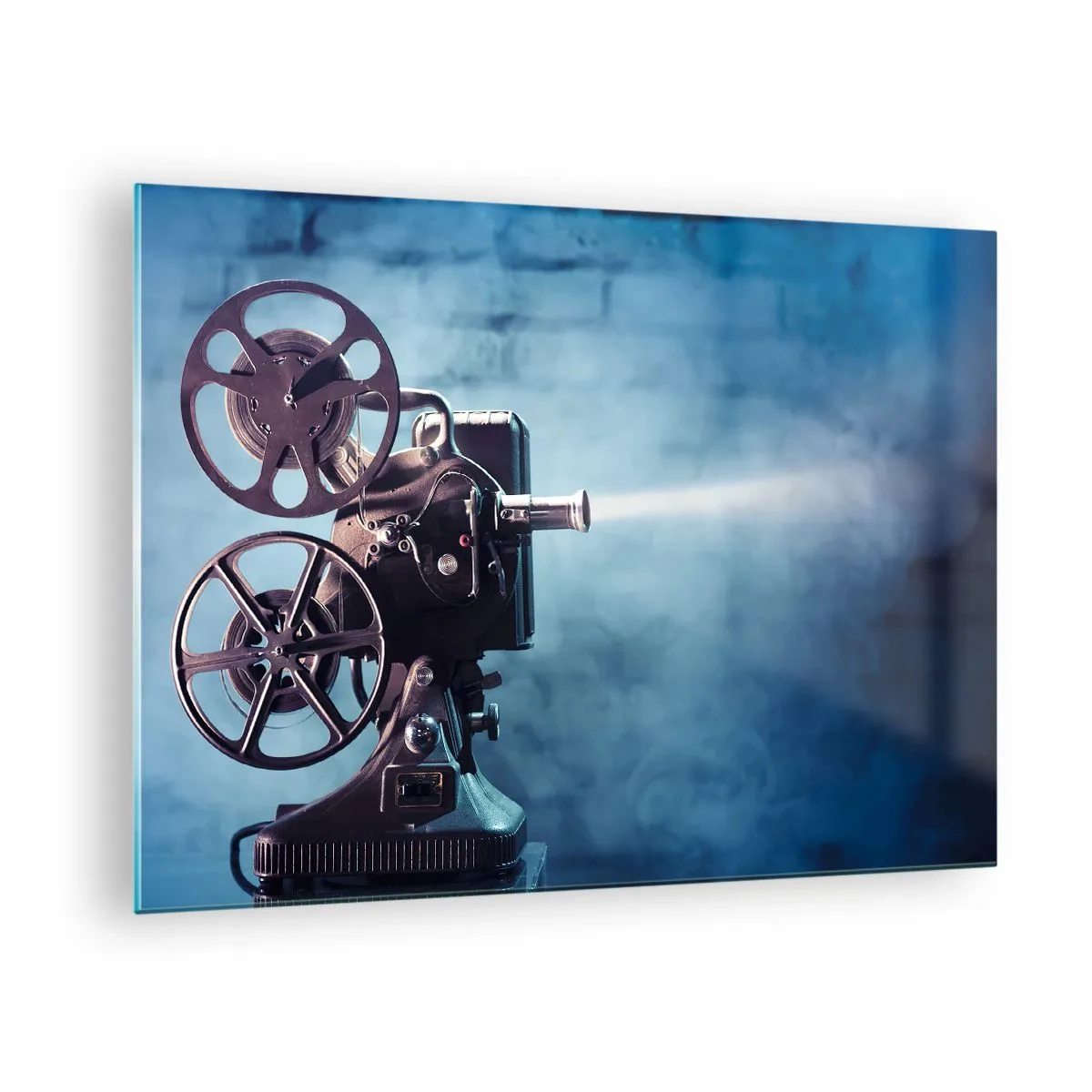 Obraz na skle - Filmová kamera v retro štýle oproti modrej stene - 70x50cm - V starom kine - Moderná nástenná dekorácia do obývacej izby a spálne ARTTOR