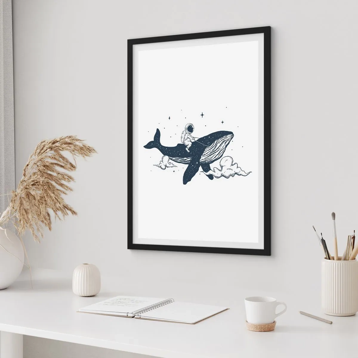 Plagát v čiernom ráme - Farebná ilustrácia vesmírnej rakety letiacej medzi hviezdami. - 50x70cm - Vesmírne dobrodružstvo - Moderná nástenná dekorácia do obývacej izby a spálne ARTTOR