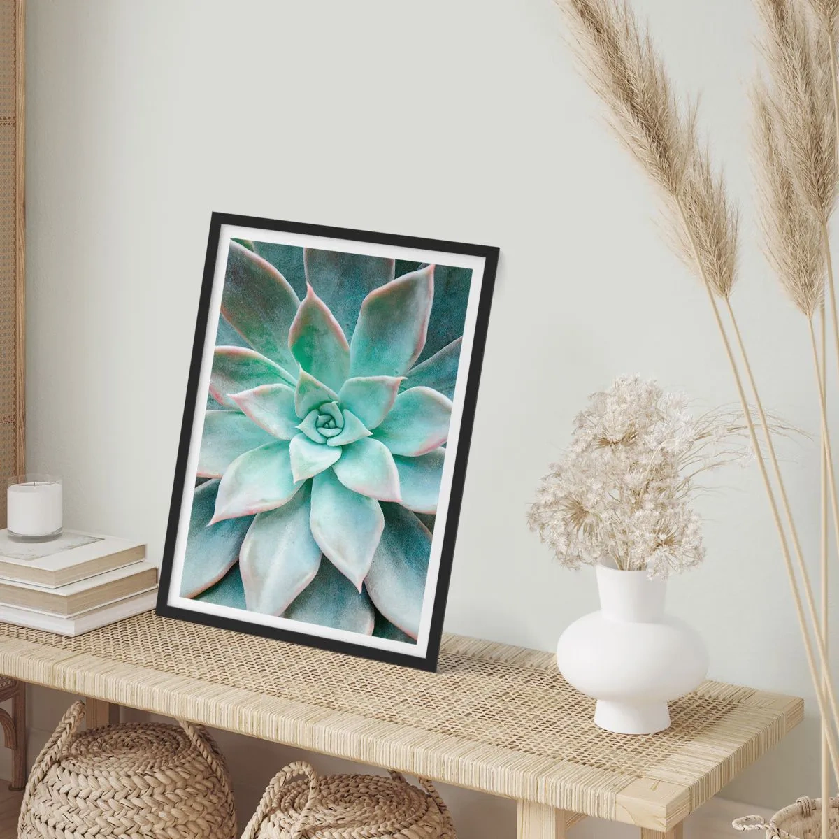Plagát v čiernom ráme - Detailný záber na symetrické listy sukulentu v odtieňoch zelenej. - 50x70cm - Srdce púšte - Moderná nástenná dekorácia do obývacej izby a spálne ARTTOR