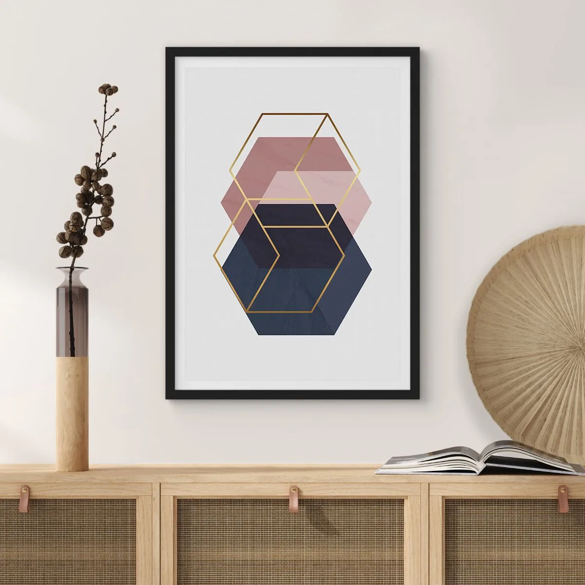 Plagát v čiernom ráme - Zlaté geometrické tvary na pozadí v odtieňoch tmavomodrej a ružovej - 50x70cm - Sila jednoduchosti - Moderná nástenná dekorácia do obývacej izby a spálne ARTTOR
