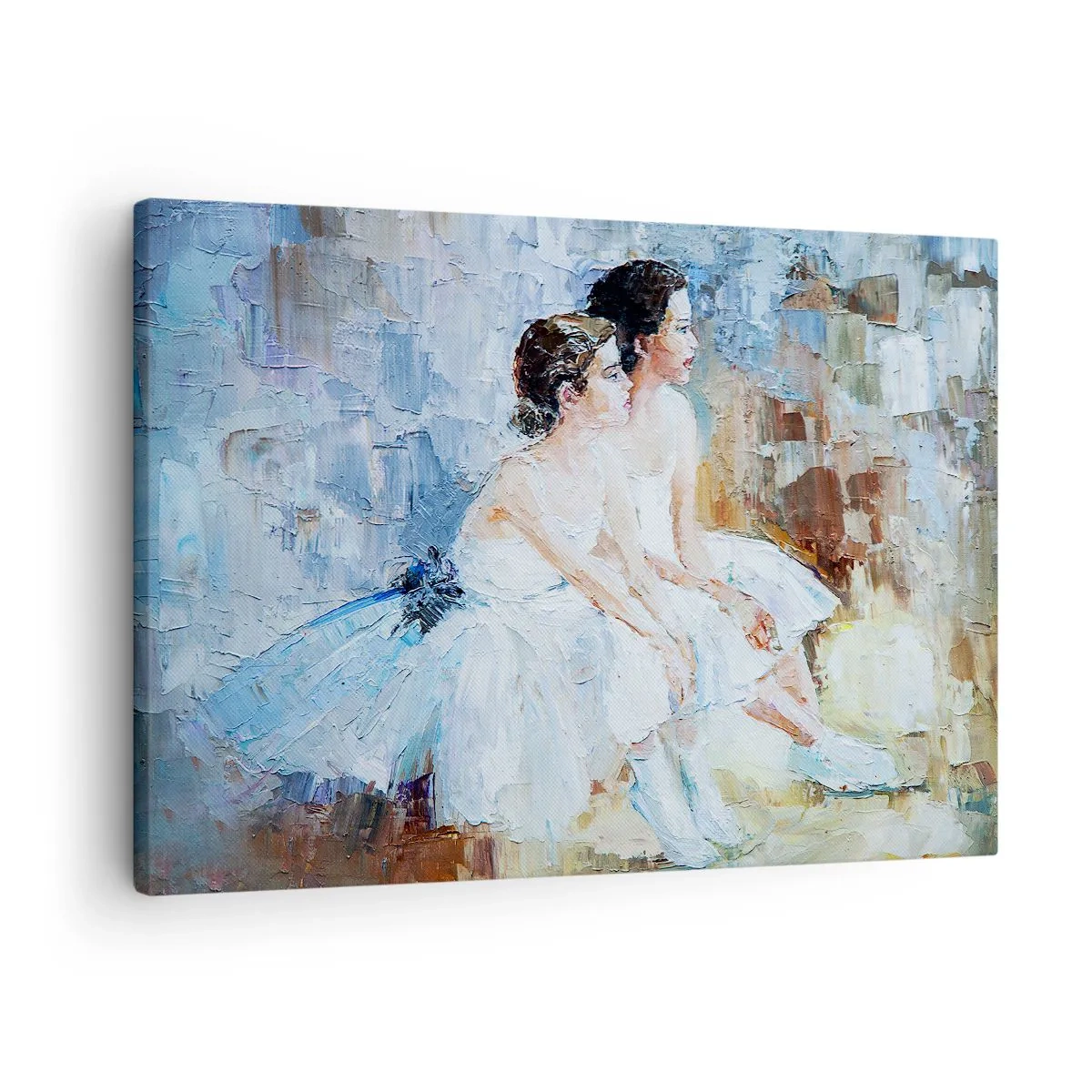 Obraz na plátne - Dve baleríny v bielych oblekoch relaxujú na pastelovom pozadí. - 70x50cm - Odpočinok mladých labutí - Moderná nástenná dekorácia do obývacej izby a spálne ARTTOR