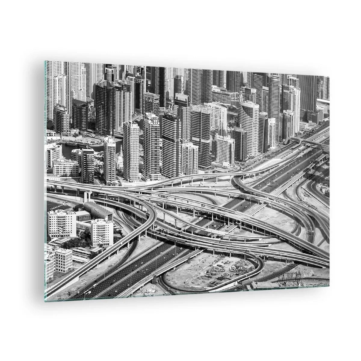 Obraz na skle - Čiernobiela panoráma mesta s križovatkou diaľnice - 70x50cm - Dubaj – neskutočné mesto - Moderná nástenná dekorácia do obývacej izby a spálne ARTTOR