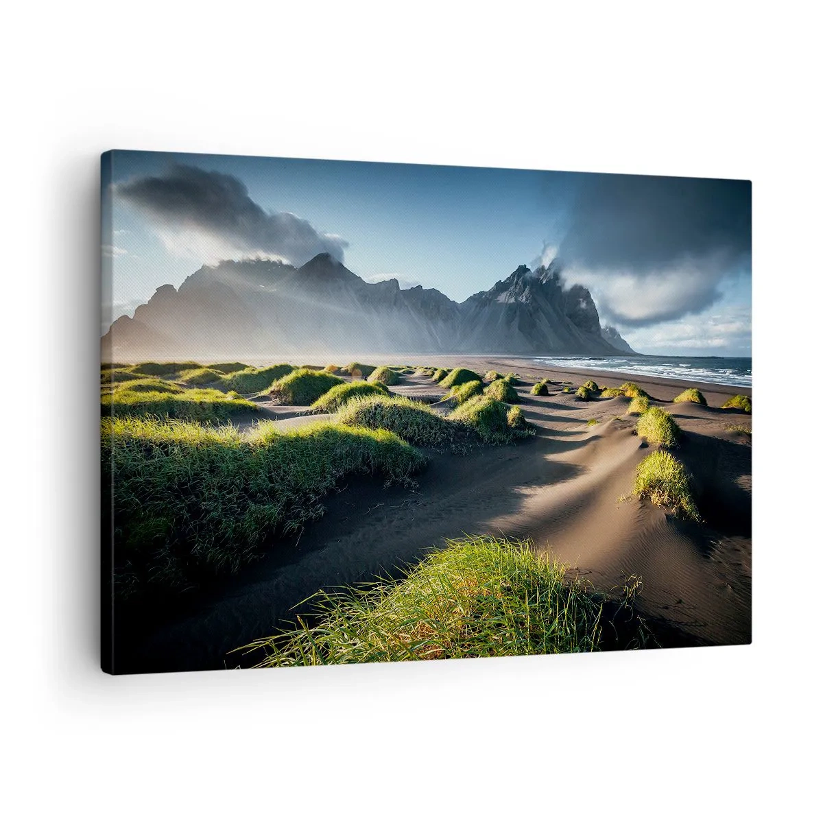 Obraz na plátne - Zelené duny s horským pozadím pod modrou oblohou - 70x50cm - Harmónia živlov - Moderná nástenná dekorácia do obývacej izby a spálne ARTTOR