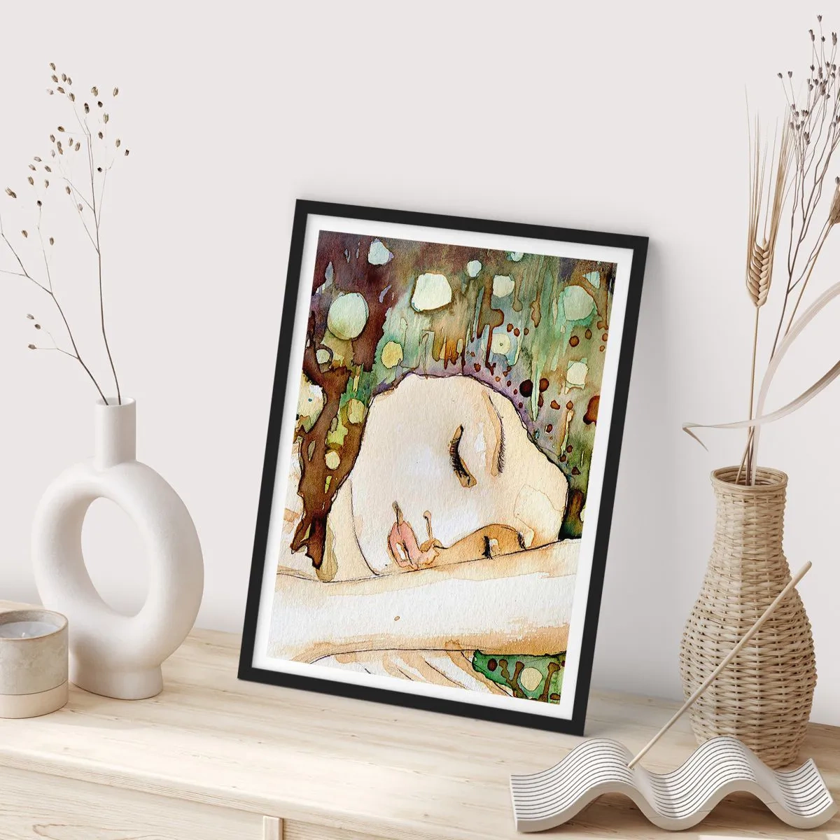 Plagát v čiernom ráme - umelecký akvarelový portrét spiacej ženy - 50x70cm - Smaragdovo-fialový sen - Moderná nástenná dekorácia do obývacej izby a spálne ARTTOR