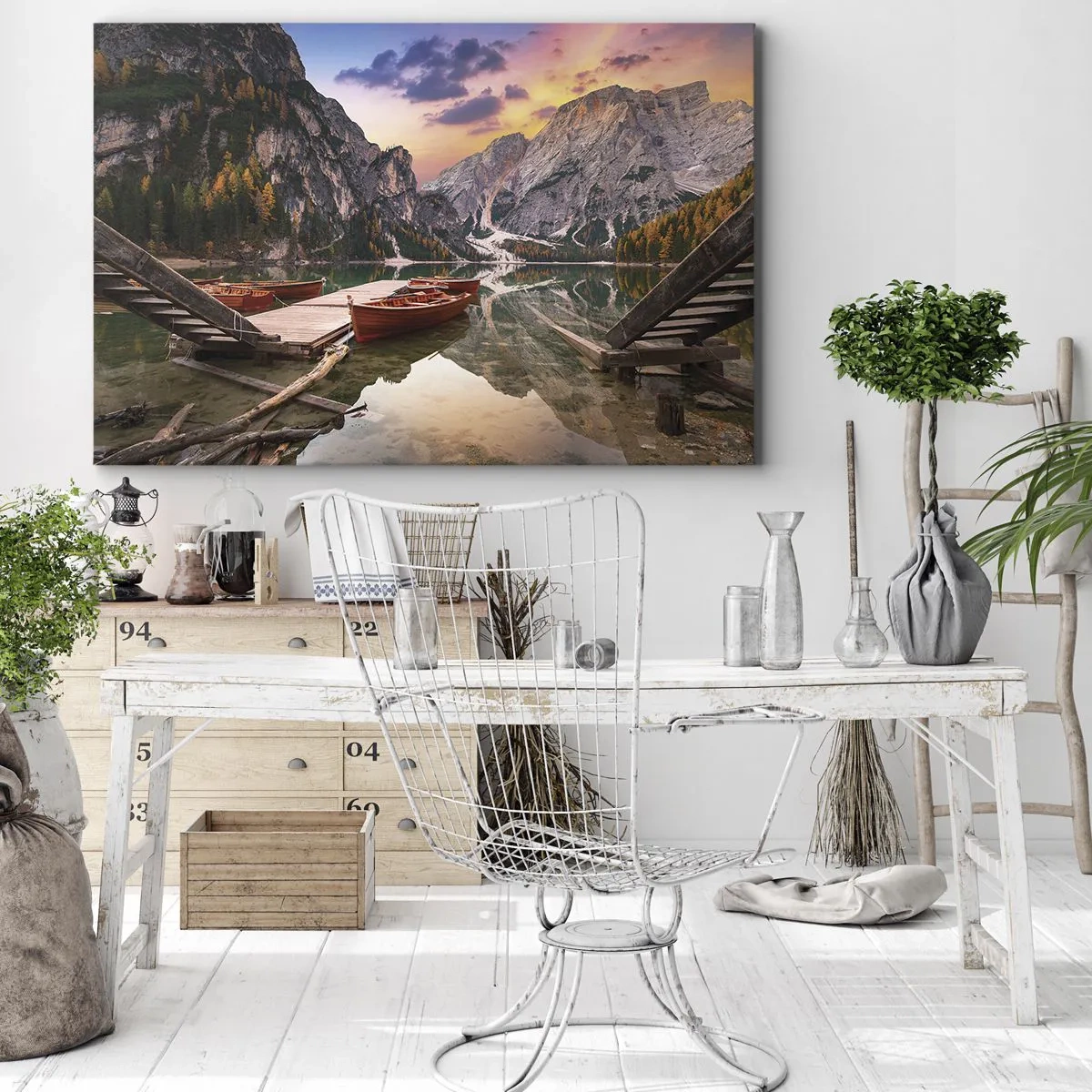 Obraz na plátne - Horské jazero s loďkami pri západe slnka - 70x50cm - Sľub dňa - Moderná nástenná dekorácia do obývacej izby a spálne ARTTOR