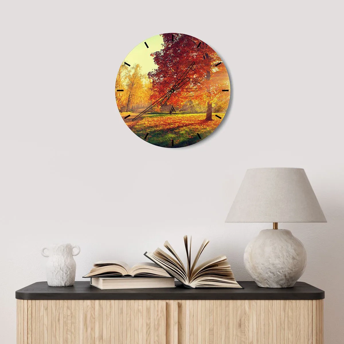 Nástenné hodiny - Jesenná krajina so stromom s červenými listami v parku - 30x30cm - Červené je krásne - Moderná nástenná dekorácia do obývacej izby, kuchyne a spálne ARTTOR