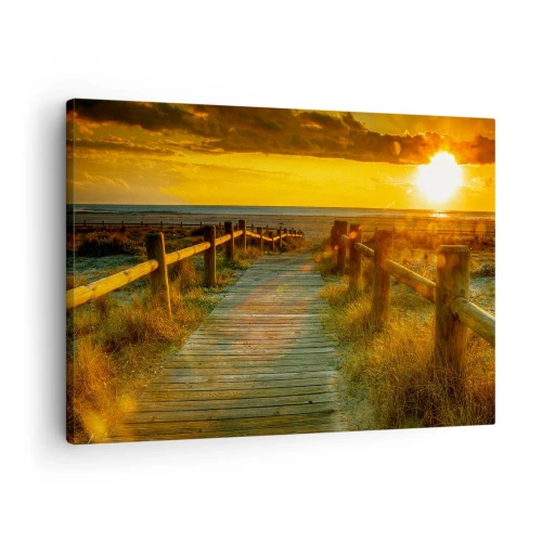 Obraz na plátne - Drevený chodník vedúci na pláž v žiari zapadajúceho slnka - 70x50cm - Vykúpané v starom zlate - Moderná nástenná dekorácia do obývacej izby a spálne ARTTOR