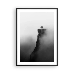 Plagát v čiernom ráme - Osamelý strom na okraji útesu obklopený hmlou - 50x70cm - Na okraji sveta - Moderná nástenná dekorácia do obývacej izby a spálne ARTTOR