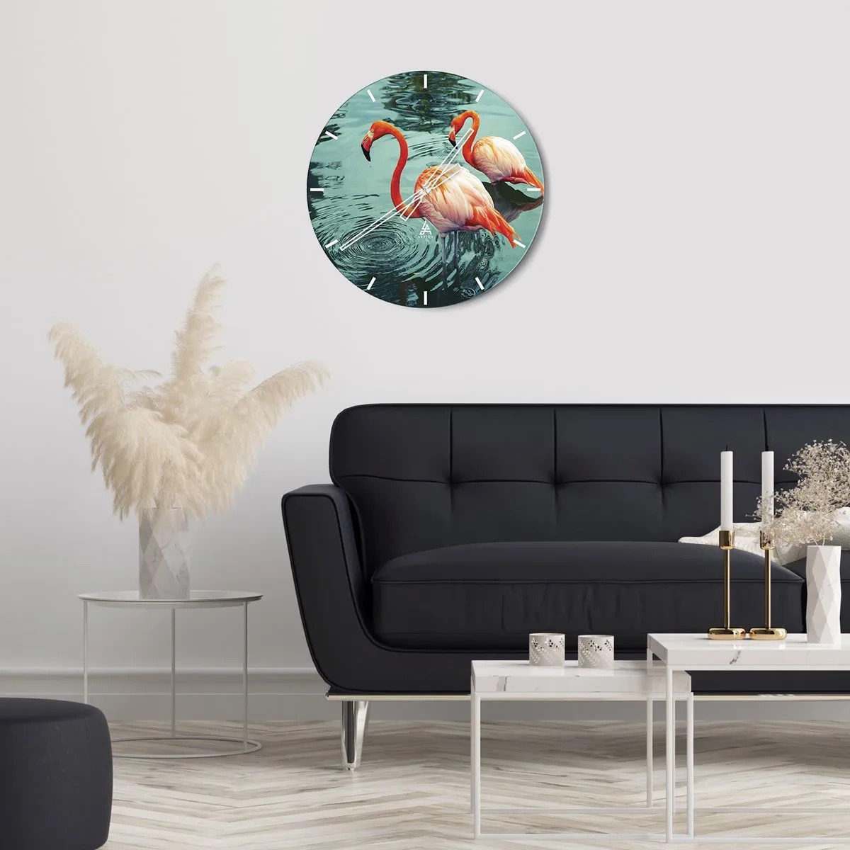 Nástenné hodiny - Dva plameniaky na vode s ich odrazom v pokojnej hladine - 30x30cm - Teraz sme v móde - Moderná nástenná dekorácia do obývacej izby, kuchyne a spálne ARTTOR