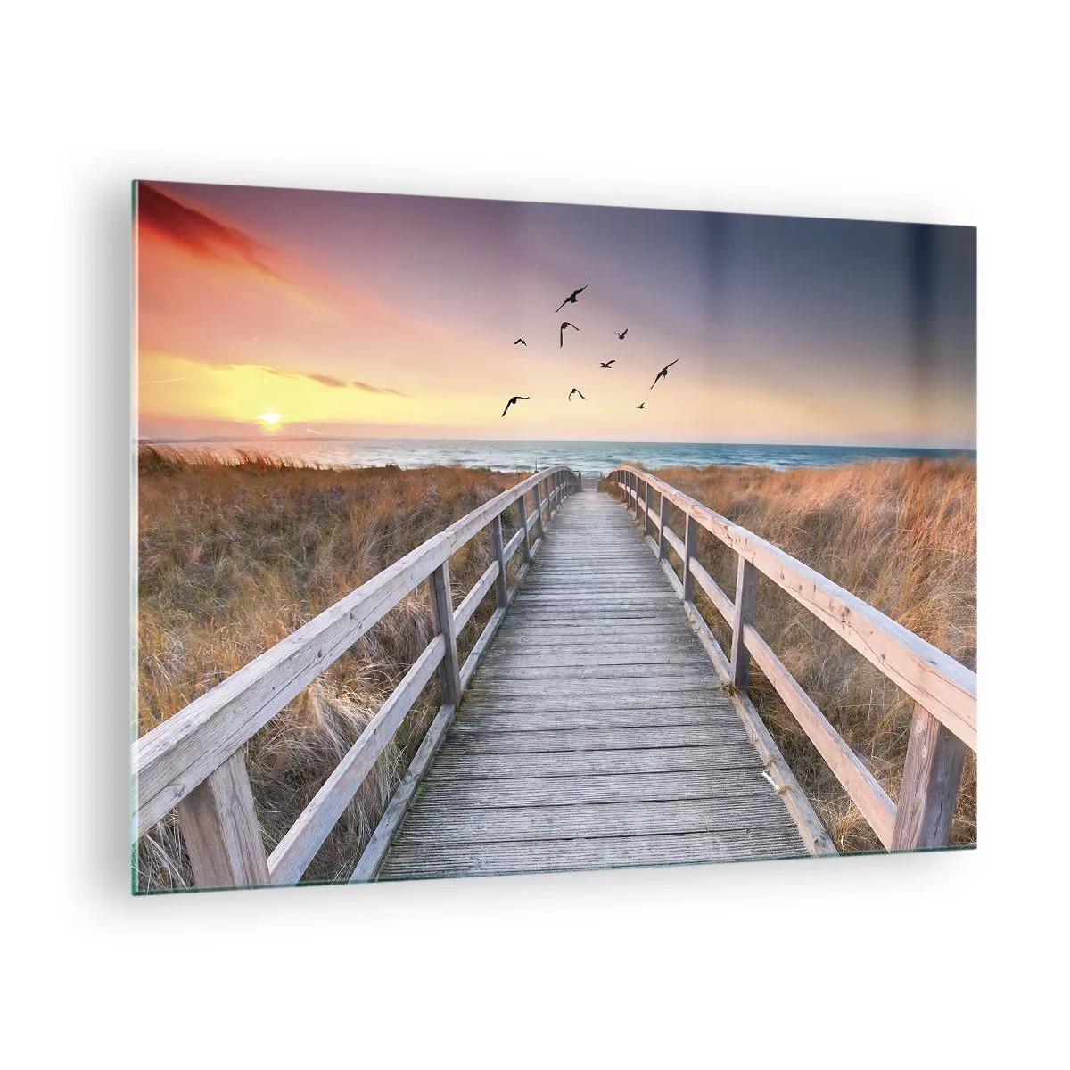 Obraz na skle - Drevená lávka cez duny vedúca na pláž pri západe slnka - 70x50cm - Priestor pre vzostupy - Moderná nástenná dekorácia do obývacej izby a spálne ARTTOR