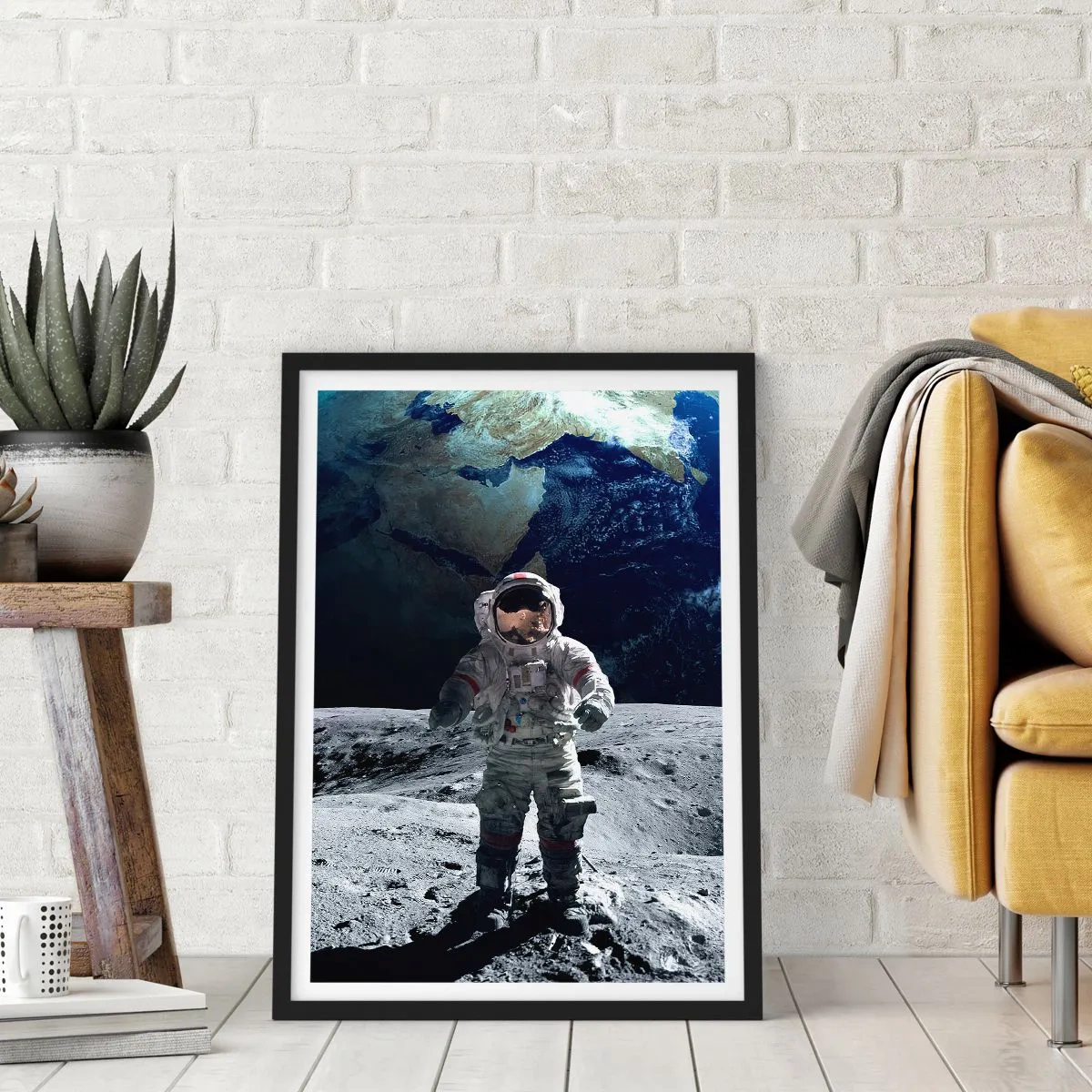 Plagát v čiernom ráme - Astronaut na povrchu Mesiaca - 50x70cm - Pozdravy z Mesiaca - Moderná nástenná dekorácia do obývacej izby a spálne ARTTOR