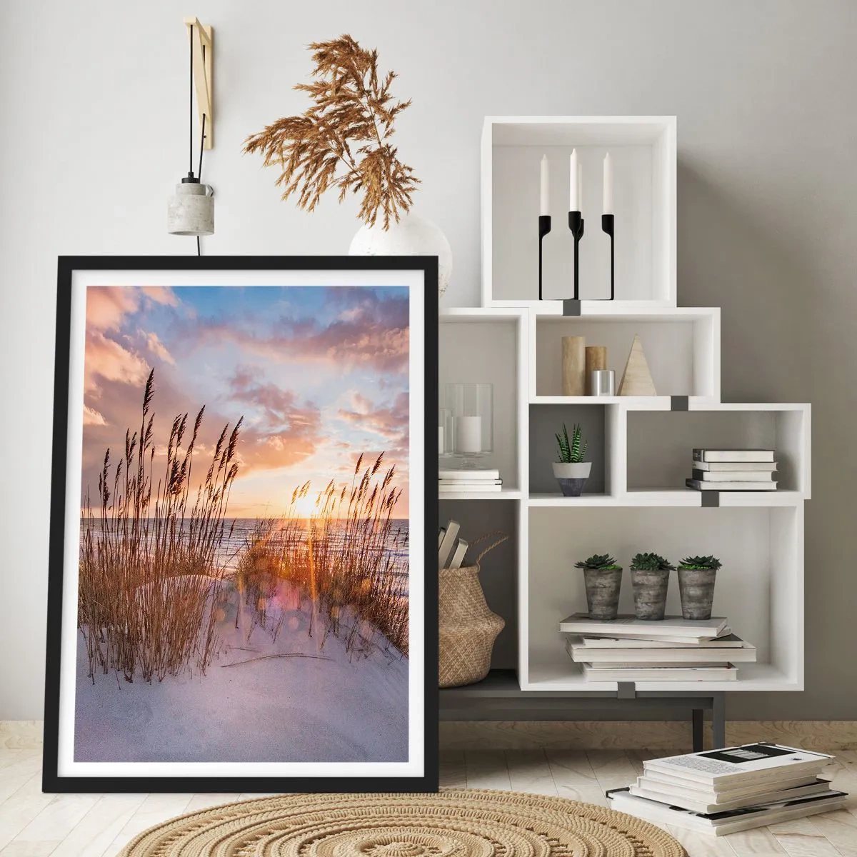 Plagát v čiernom ráme - Trávy na dunách osvetlené lúčmi zapadajúceho slnka - 50x70cm - Rozlúčka so slnkom a vetrom - Moderná nástenná dekorácia do obývacej izby a spálne ARTTOR