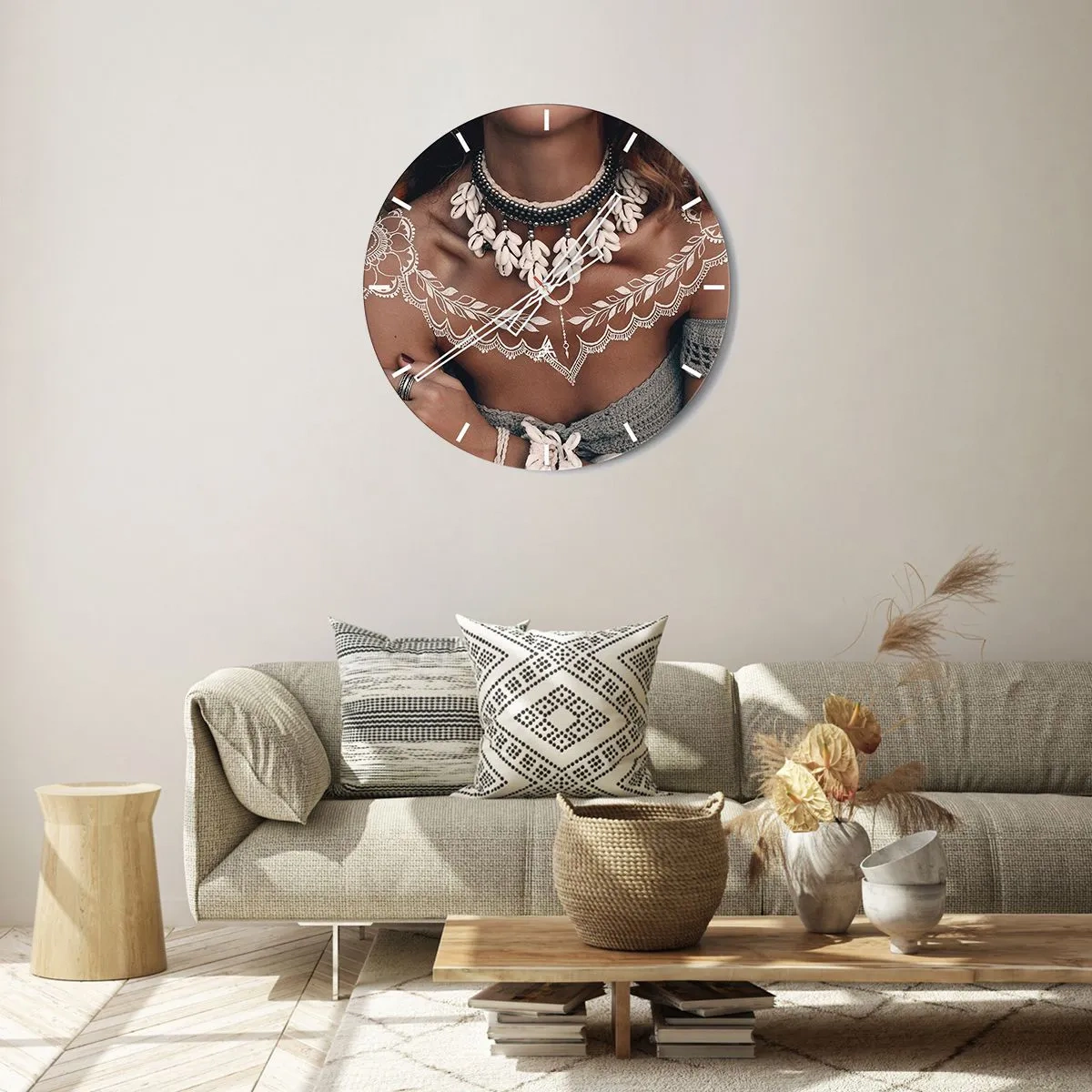 Nástenné hodiny - Dekoratívny portrét ženy s etnickými šperkami a vzormi henny - 30x30cm - Talizmany, rituály ženskosti - Moderná nástenná dekorácia do obývacej izby, kuchyne a spálne ARTTOR