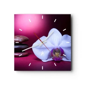 Nástenné hodiny - Štúdia sviežosti vo fialovej - 30x30 cm