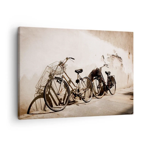 Obraz na plátne - Dva bicykle opreté o starú stenu v retro štýle - 70x50cm - Nezabudnuteľné kúzlo minulosti - Moderná nástenná dekorácia do obývacej izby a spálne ARTTOR
