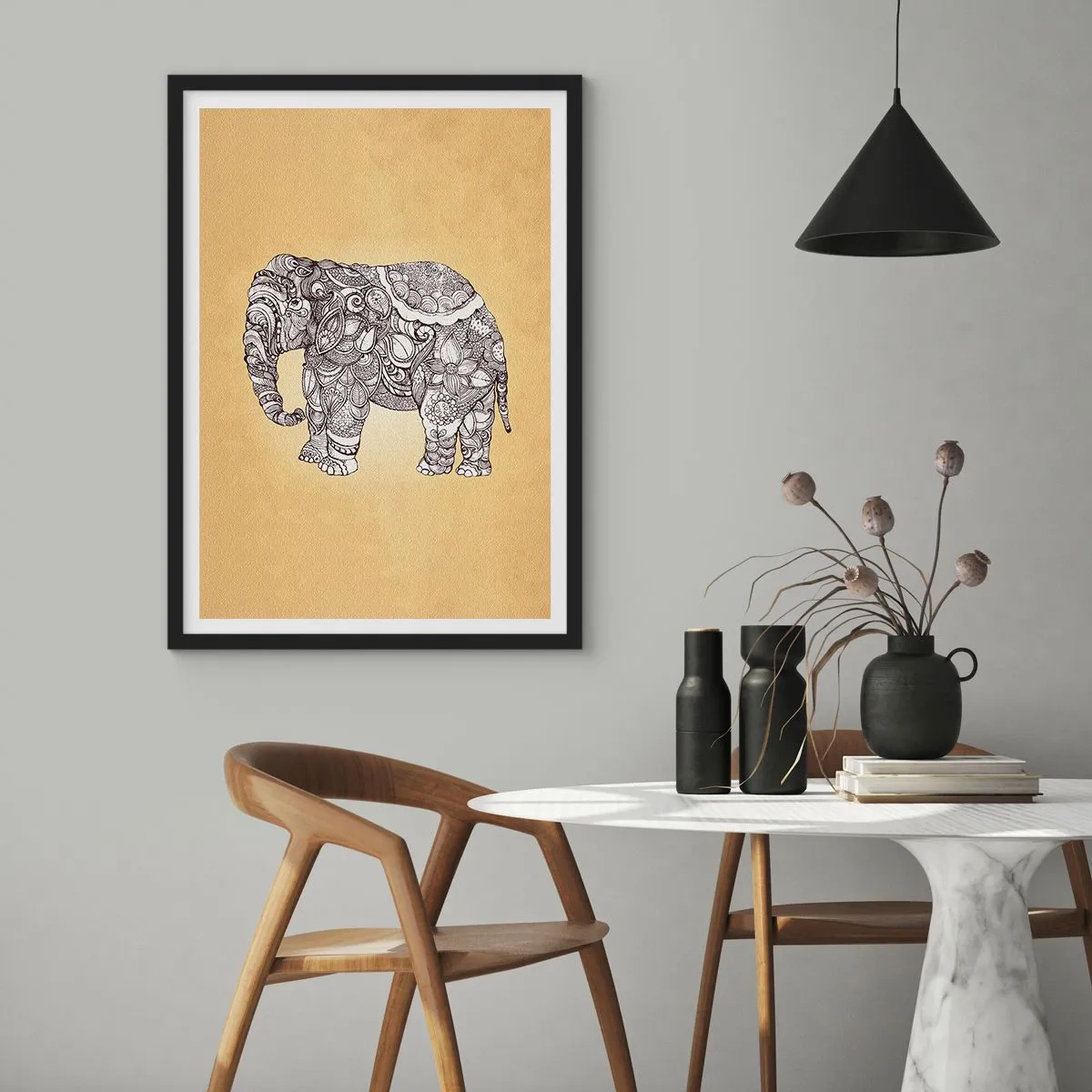 Plagát v čiernom ráme - Dekoratívna ilustrácia slona so zložitými ornamentmi na zlatom pozadí - 50x70cm - Skrytý slon - Moderná nástenná dekorácia do obývacej izby a spálne ARTTOR