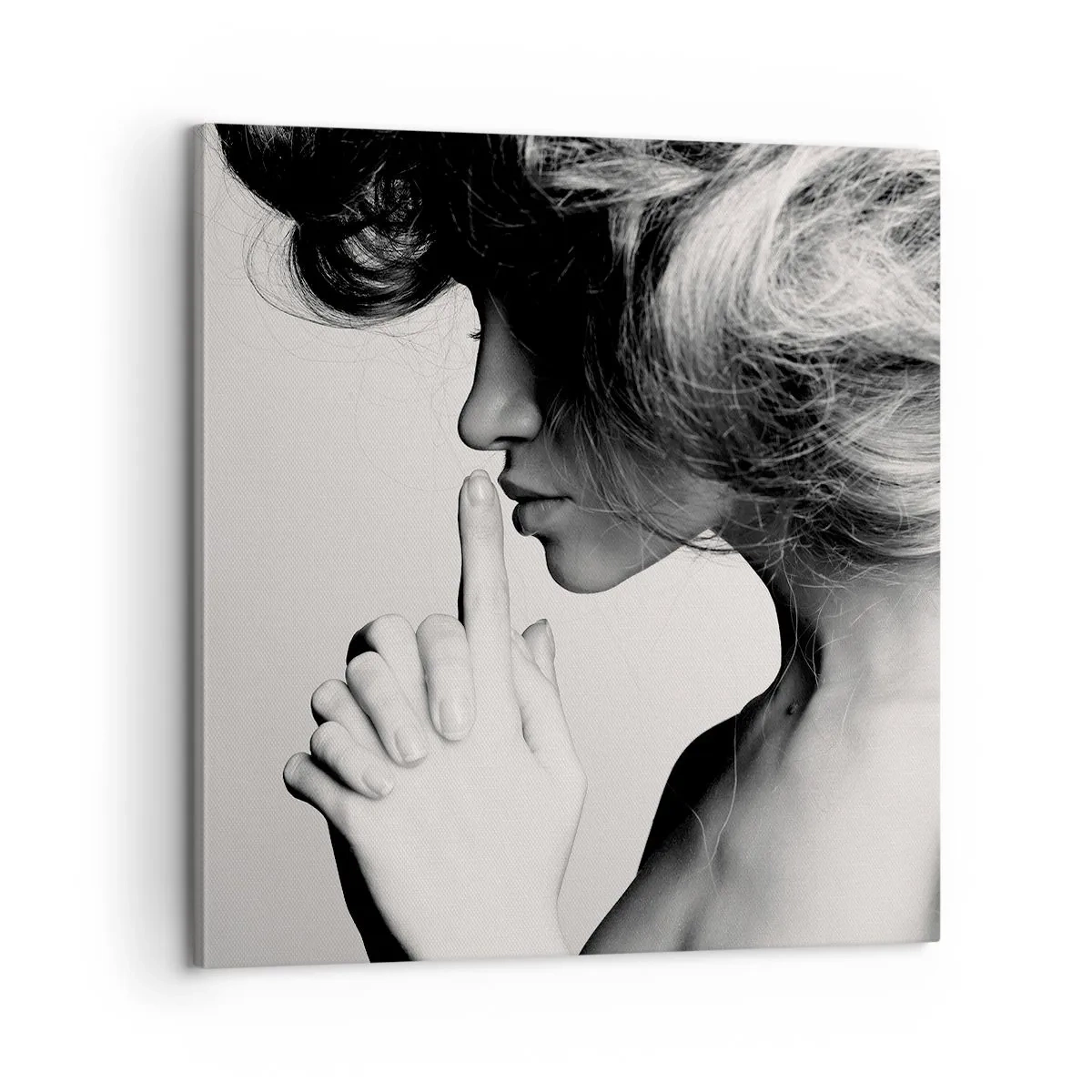 Obraz na plátne - Zahľadená do seba - 60x60 cm