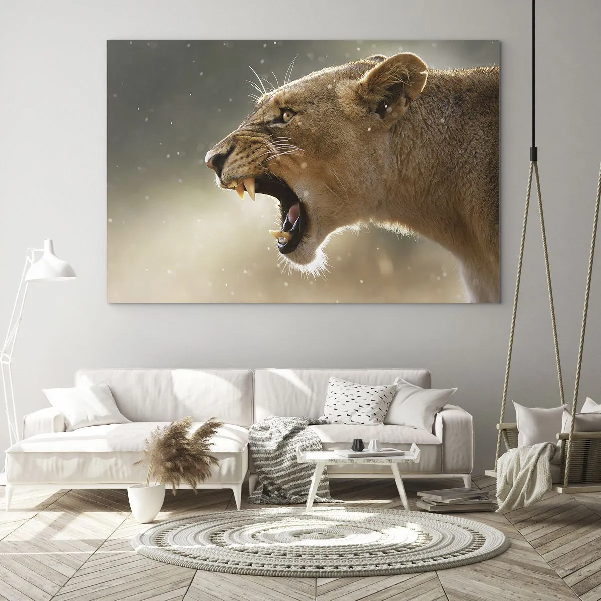 Obraz na skle - Detailný záber leva revujúceho v slnečných lúčoch - 70x50cm - Snaž sa nepočúvať - Moderná nástenná dekorácia do obývacej izby a spálne ARTTOR