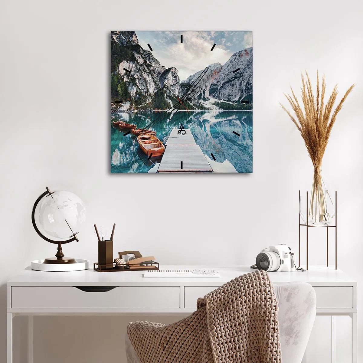 Nástenné hodiny - Ukážeme vám krásu - 30x30 cm