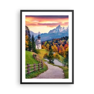 Plagát v čiernom ráme - Horská kaplnka medzi jesennými stromami pri západe slnka - 50x70cm - Úplne ideálna krajina - Moderná nástenná dekorácia do obývacej izby a spálne ARTTOR
