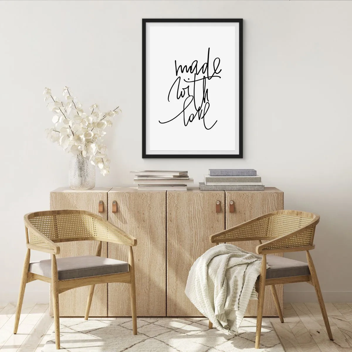 Plagát v čiernom ráme - Kaligrafický nápis Made with Love na bielom pozadí - 50x70cm - Najlepšia značka - Moderná nástenná dekorácia do obývacej izby a spálne ARTTOR