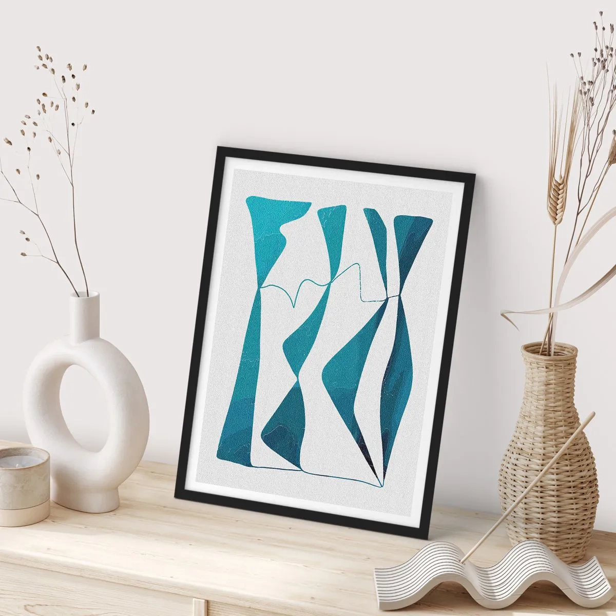 Plagát v čiernom ráme - Abstraktná kompozícia v odtieňoch modrej s dynamickými líniami. - 50x70cm - Abstrakcia: tyrkysový vzťah - Moderná nástenná dekorácia do obývacej izby a spálne ARTTOR