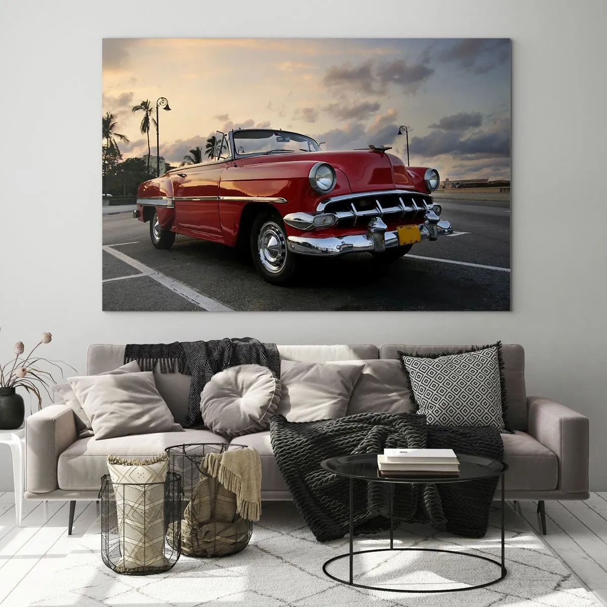 Obraz na skle - Červený klasický kabriolet na pozadí západu slnka - 70x50cm - Červená žiara trópov - Moderná nástenná dekorácia do obývacej izby a spálne ARTTOR