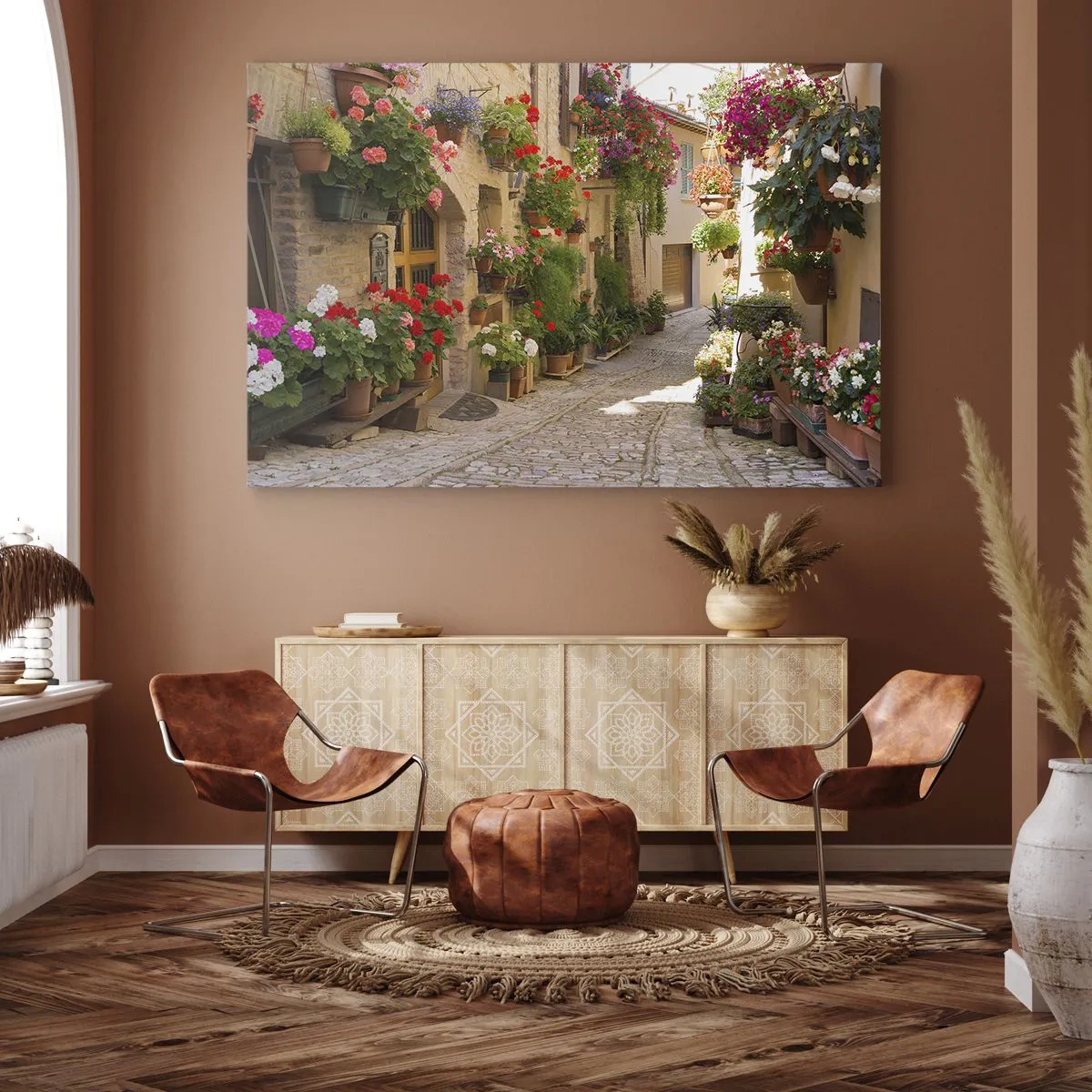 Obraz na plátne - Ulica s kvetmi v kvetináčoch a kamennými múrmi - 70x50cm - V záplave kvetov - Moderná nástenná dekorácia do obývacej izby a spálne ARTTOR
