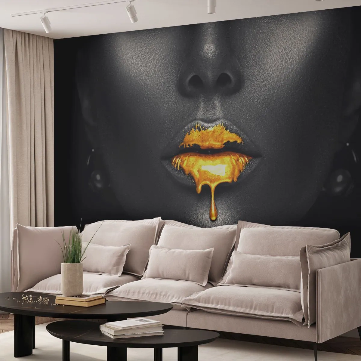 Fototapeta Standard Eco - Portrét ženy s čiernou pokožkou a zlatými perami na čiernom pozadí - 100x70cm - Zlatoústa - Moderná nástenná dekorácia do obývacej izby a spálne ARTTOR