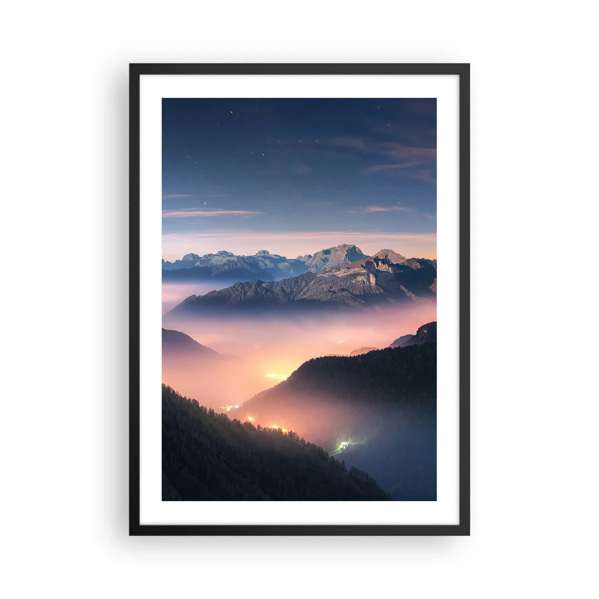 Plagát v čiernom ráme - Magický pohľad na horské údolia osvetlené nočným svetlom - 50x70cm - Svetlo v údoliach - Moderná nástenná dekorácia do obývacej izby a spálne ARTTOR