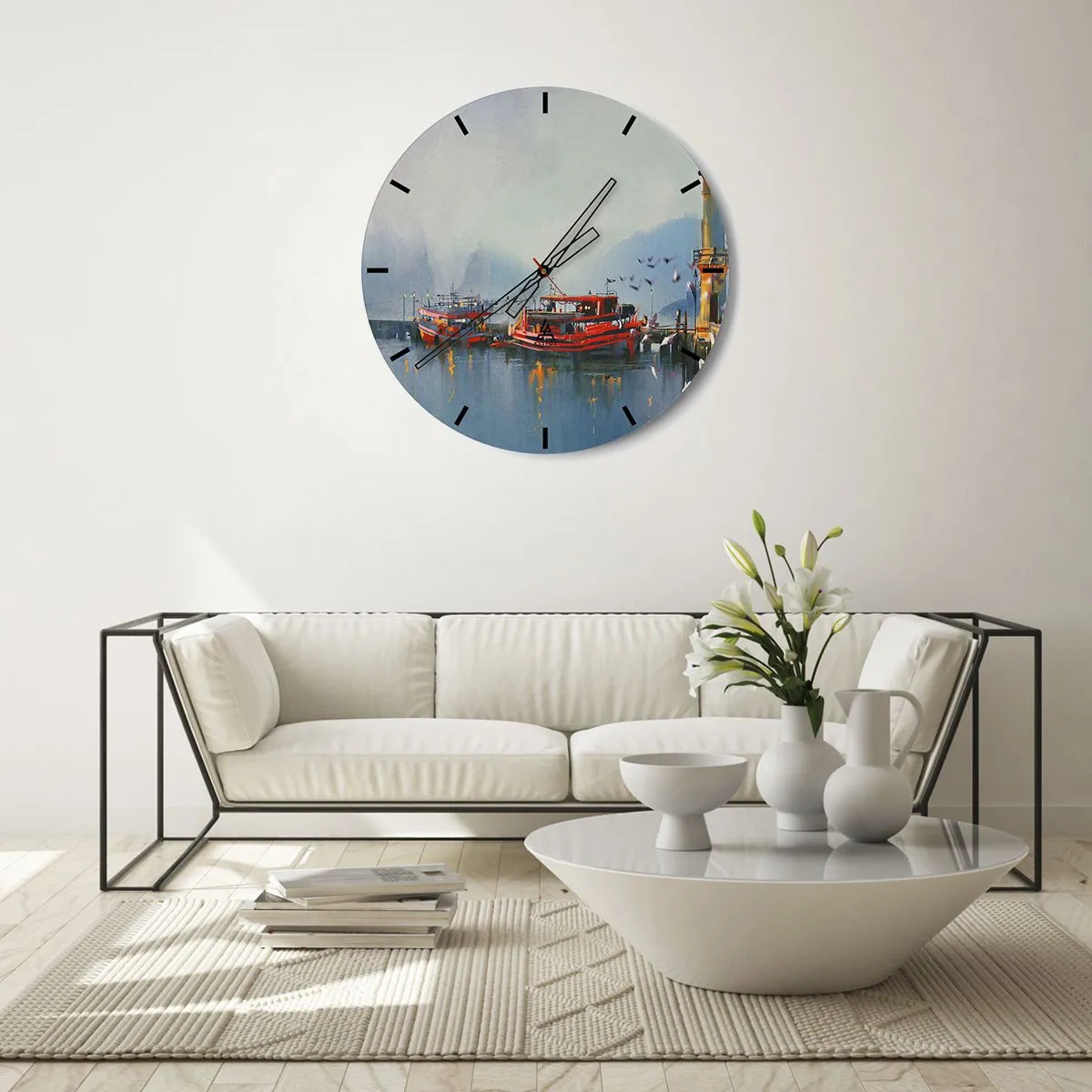 Nástenné hodiny - Prístav s červenými loďami na pokojnej vode ráno - 30x30cm - Na konci sveta - Moderná nástenná dekorácia do obývacej izby, kuchyne a spálne ARTTOR