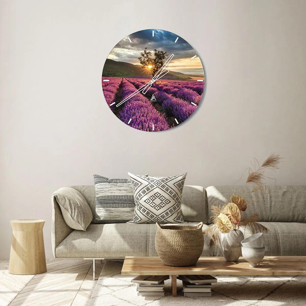Nástenné hodiny - Levanduľové pole pri západe slnka s osamelým stromom - 30x30cm - Aróma vo fialovej - Moderná nástenná dekorácia do obývacej izby, kuchyne a spálne ARTTOR