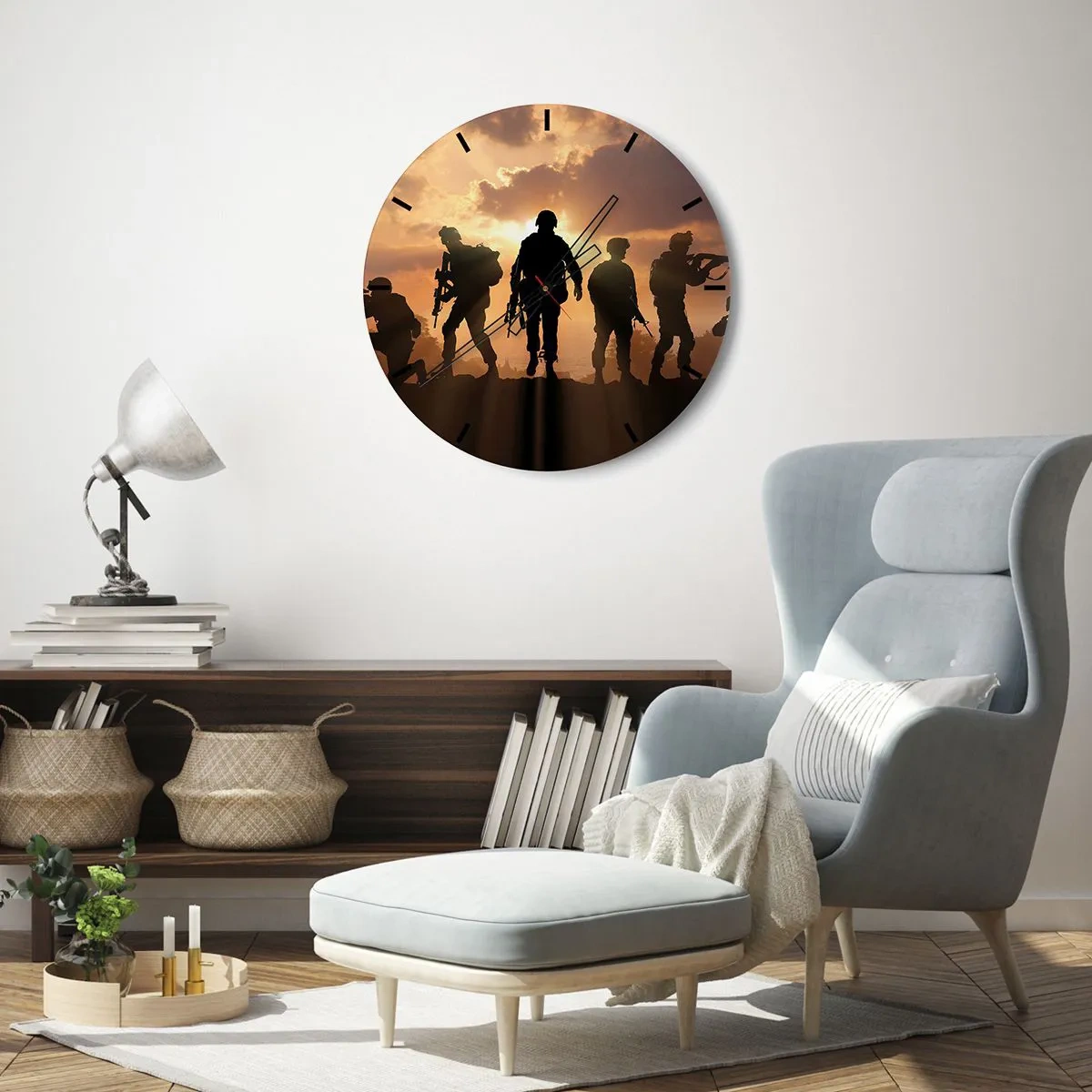 Nástenné hodiny - Siluety vojakov proti zapadajúcemu slnku - 30x30cm - Brothers in arms - Moderná nástenná dekorácia do obývacej izby, kuchyne a spálne ARTTOR