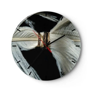 Nástenné hodiny - Zlaté snubné prstene umiestnené na bielych pierkach na čiernom pozadí - 30x30cm - …a neopustím ťa…. - Moderná nástenná dekorácia do obývacej izby, kuchyne a spálne ARTTOR