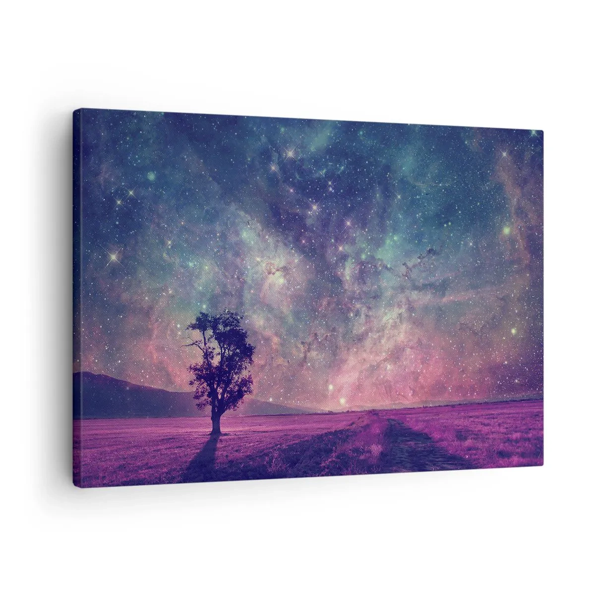 Obraz na plátne - Strom proti hviezdnej oblohe vo fialových a modrých farbách - 70x50cm - Pod magickou oblohou - Moderná nástenná dekorácia do obývacej izby a spálne ARTTOR