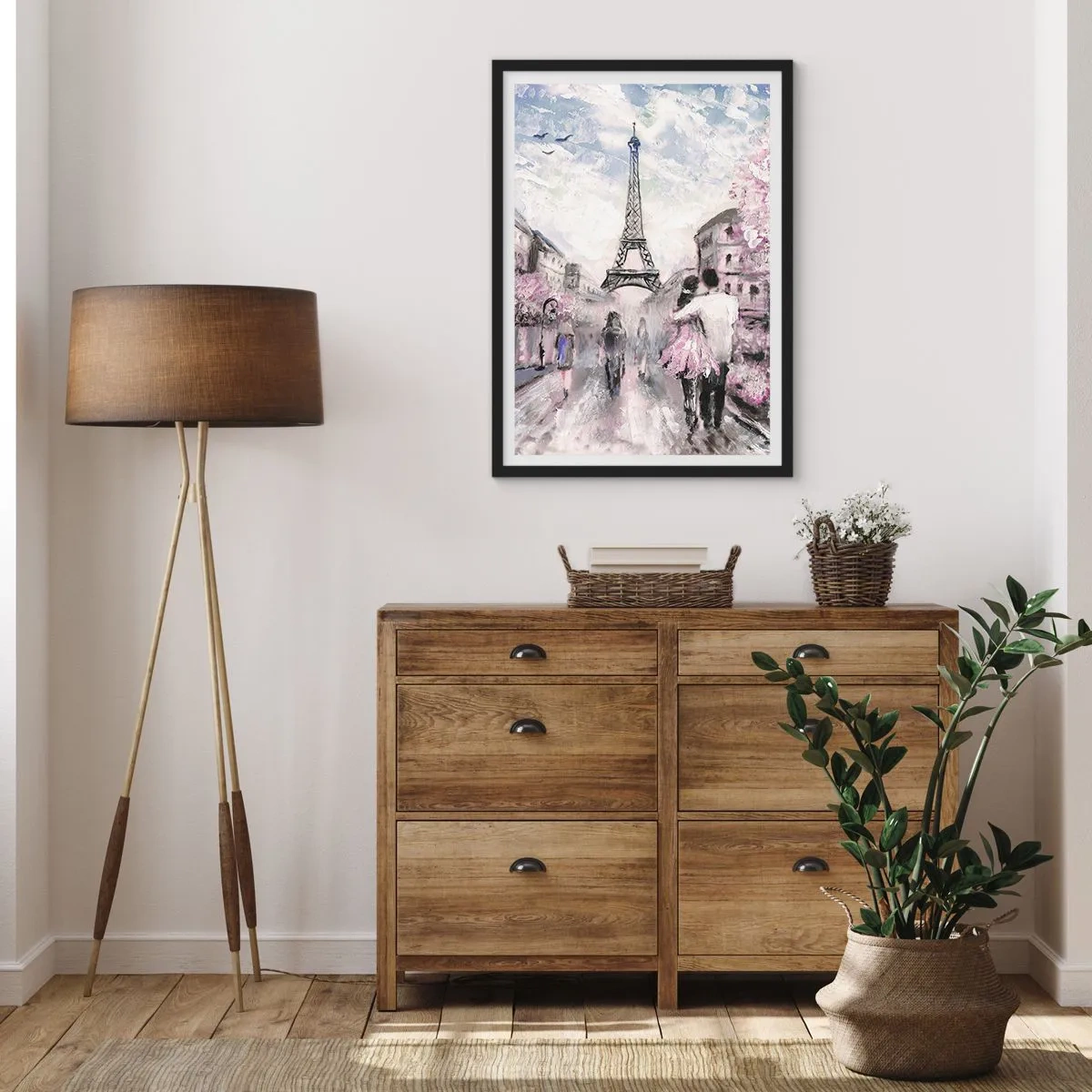 Plagát v čiernom ráme - Romantická scéna v Paríži s Eiffelovou vežou v pozadí - 50x70cm - Keď sa zamilovať, tak len v… - Moderná nástenná dekorácia do obývacej izby a spálne ARTTOR