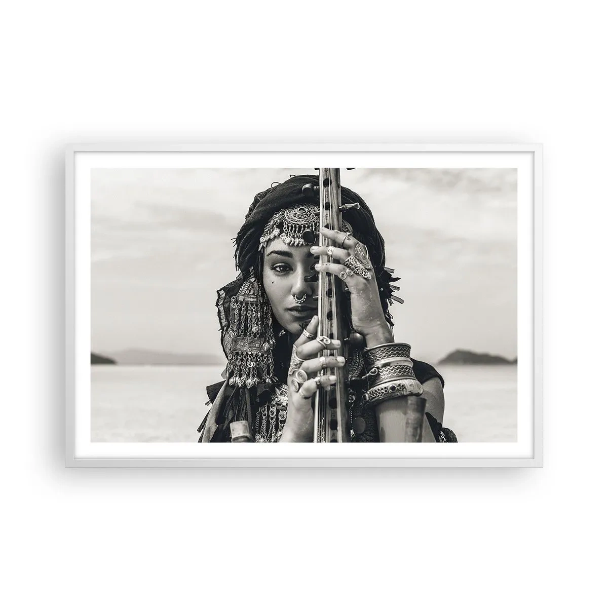 Plagát v bielom ráme - Samotná hudba orientu - 91x61 cm