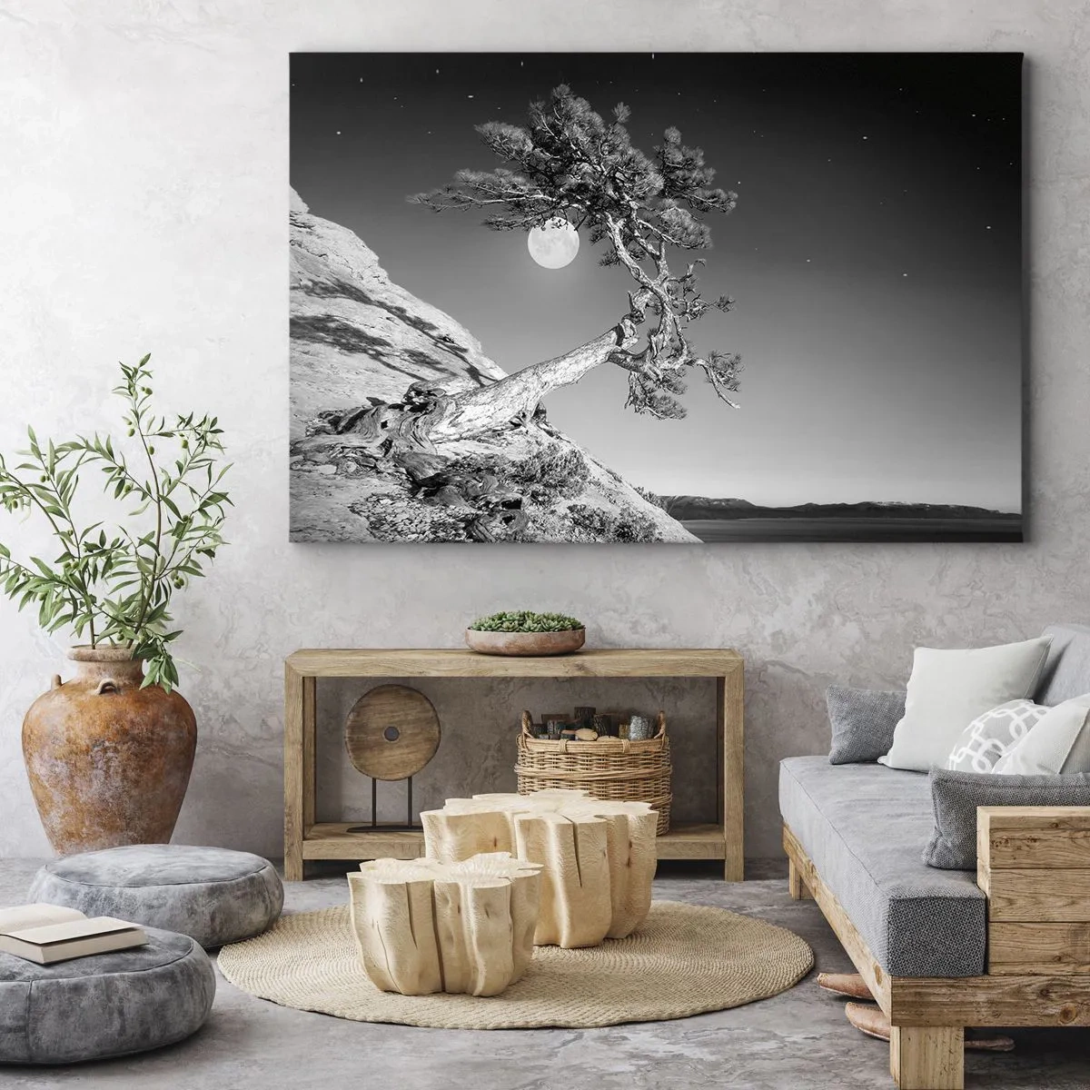 Obraz na plátne - Čiernobiely strom na útese s mesiacom v pozadí - 70x50cm - Víťazná bojovníčka - Moderná nástenná dekorácia do obývacej izby a spálne ARTTOR