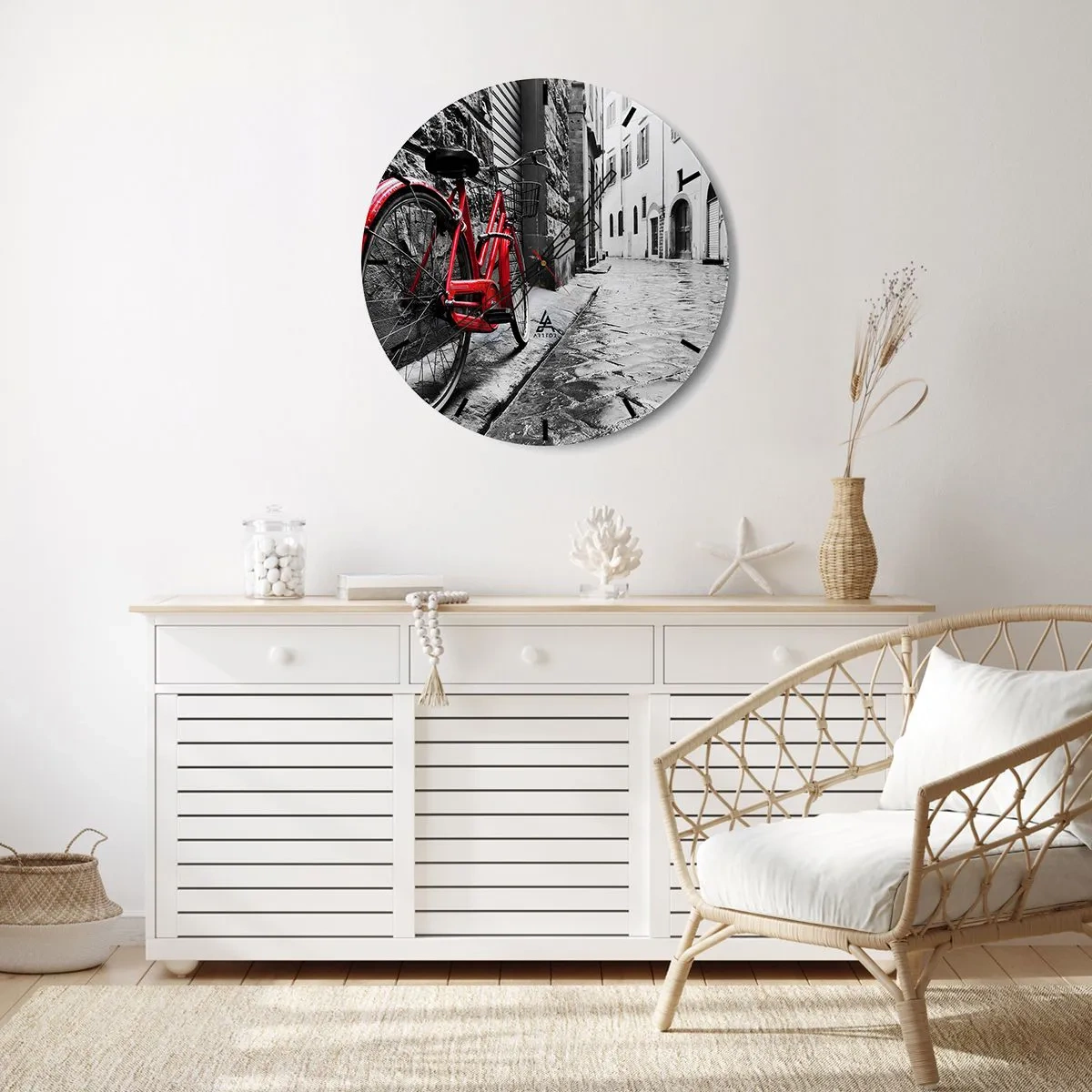 Nástenné hodiny - Červený bicykel na pozadí čiernobielej ulice - 30x30cm - Skutočná krása nestarne - Moderná nástenná dekorácia do obývacej izby, kuchyne a spálne ARTTOR