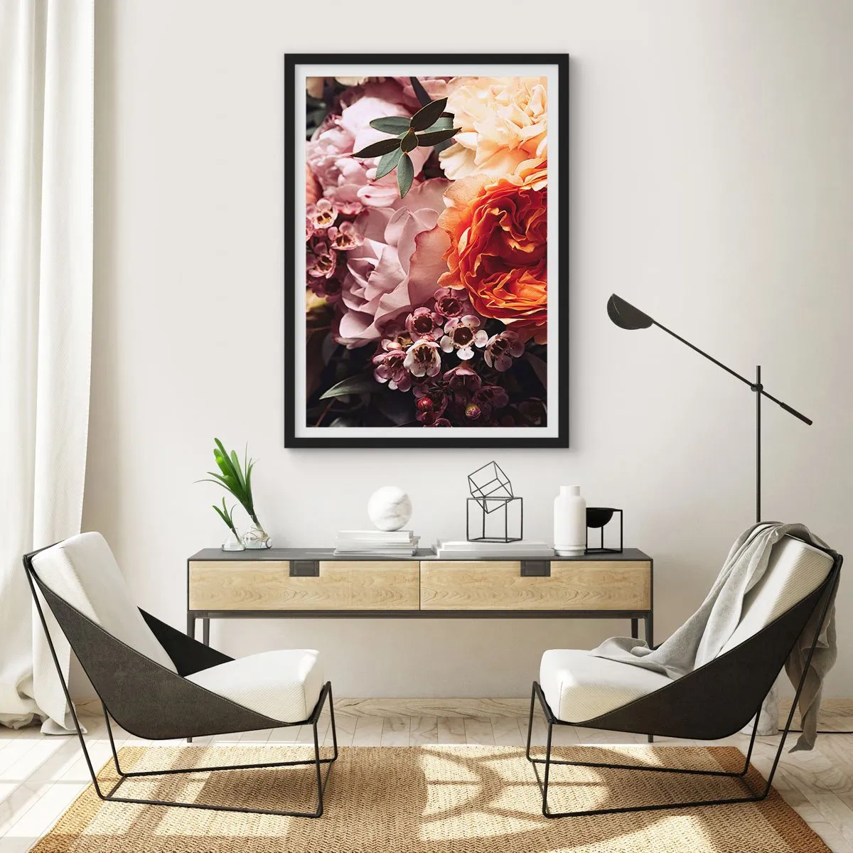Plagát v čiernom ráme - Detailný záber na kyticu kvetov v odtieňoch ružovej, oranžovej a krémovej. - 50x70cm - Zabalené do krásy - Moderná nástenná dekorácia do obývacej izby a spálne ARTTOR
