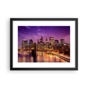 Plagát v čiernom ráme - Fialovo-zlatý Manhattan - 40x30 cm