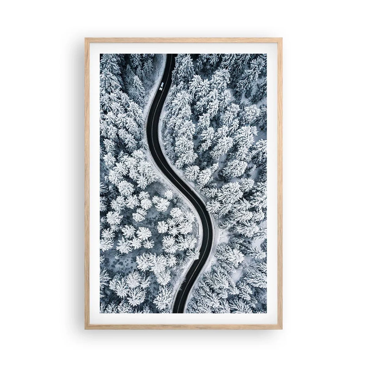 Plagát v ráme zo svetlého duba - Zimným lesom - 61x91 cm